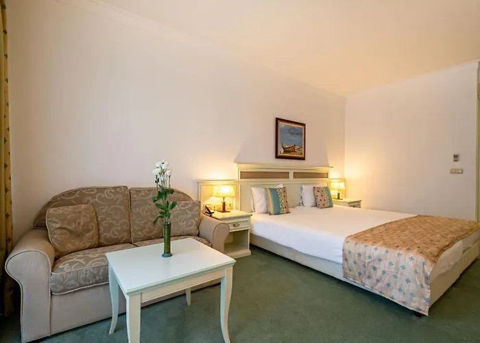 Helena Park Semesteranläggning (resort) 5*