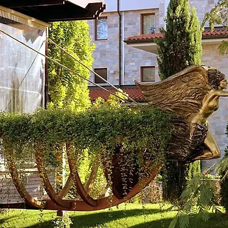 Helena Park ساني بيتش