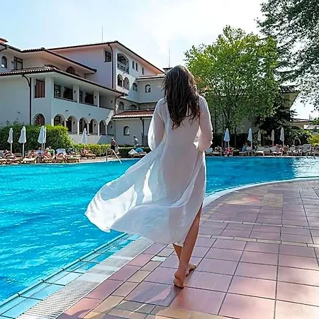 منتجع Helena Park 5*