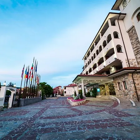 منتجع Helena Park 5*